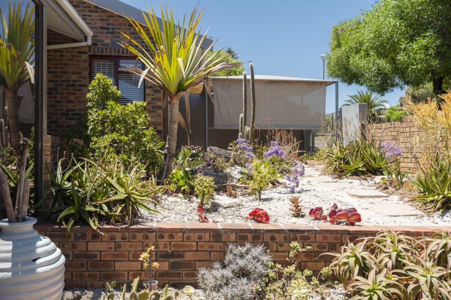 4 Bedroom Property for Sale in Middedorp Western Cape